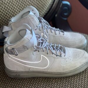 AF1 Nike Light Gray High-Top Sneakers